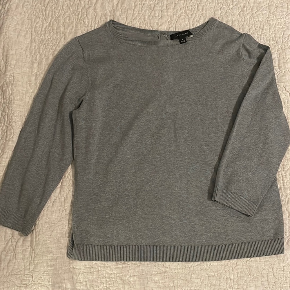 Ann Taylor crew neck 3/4 sleeve sweater with back button detail, Sz LG
